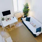 Bright Flat In Oltrarno דירה