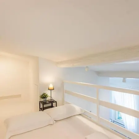 아파트 Bright Flat In Oltrarno